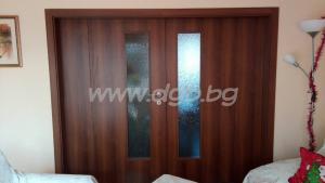 Портална ламинатна  интериорна врата остъклена